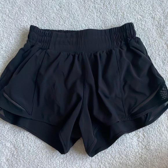 Lululemon Hotty Hot Shorts - Picture 1 of 2